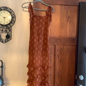 Beautiful stretchy dress, comes a little below knee